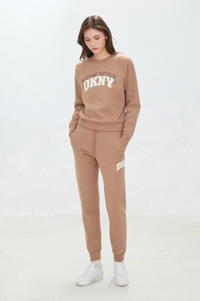 DKNY WOMEN 바시티 로고 립 웨이스트 포켓 조거