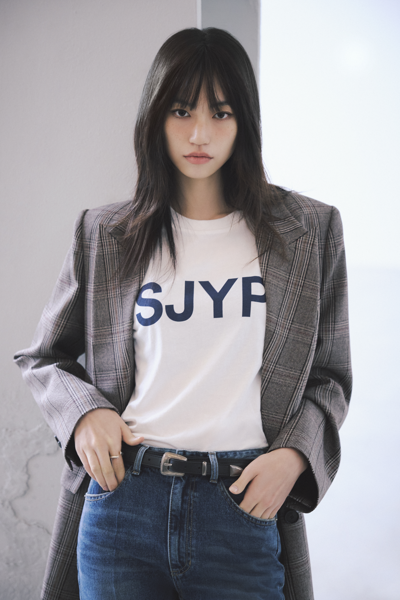 SJYP 볼드 로고 티셔츠