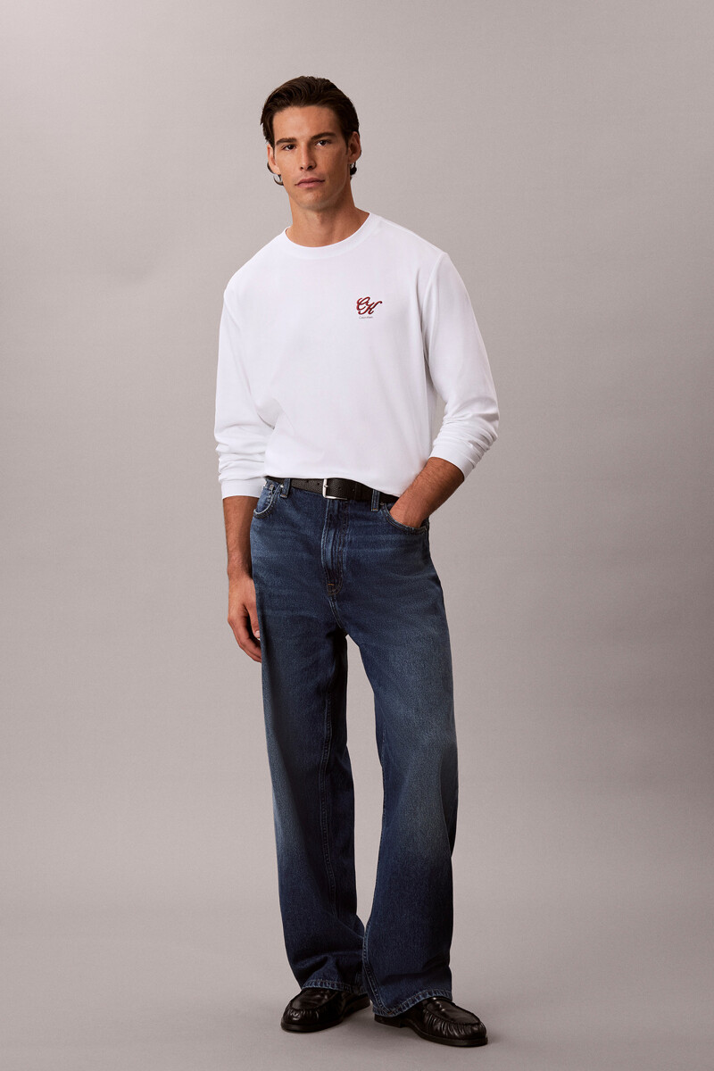 Calvin Klein Jeans [CK] 슬릭 인터록 스크립트 캘빈 백 그래픽 긴팔 티셔츠 4RH841G YAF