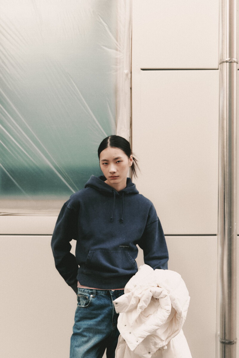 TOMMY JEANS 가먼트다이 스크립트 후디