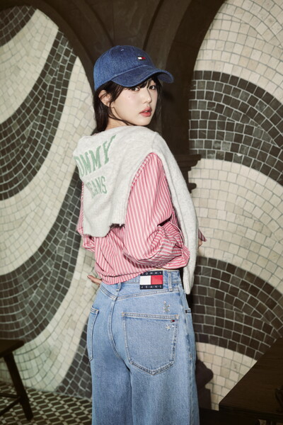 바시티 브이넥 스웨터