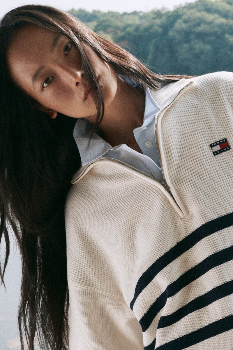 TOMMY JEANS 스트라이프 쿼터 집업 스웨터