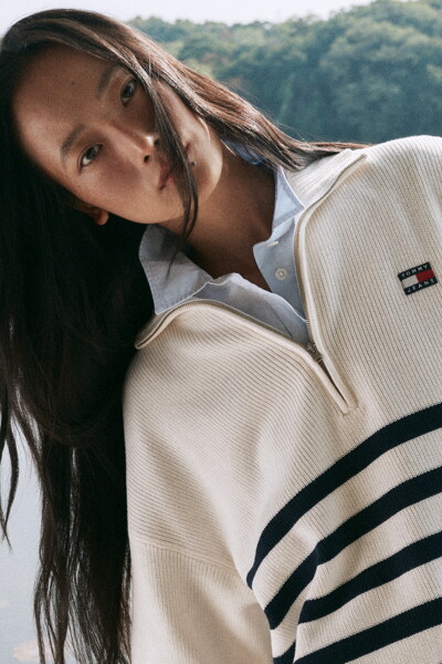 TOMMY JEANS 스트라이프 쿼터 집업 스웨터