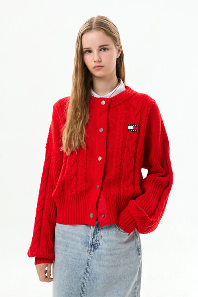 TOMMY JEANS [장원영 착용] 오버사이즈 배지 케이블 가디건