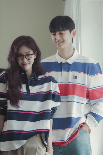 TOMMY JEANS 릴렉스 핏 스크립트 럭비 티셔츠