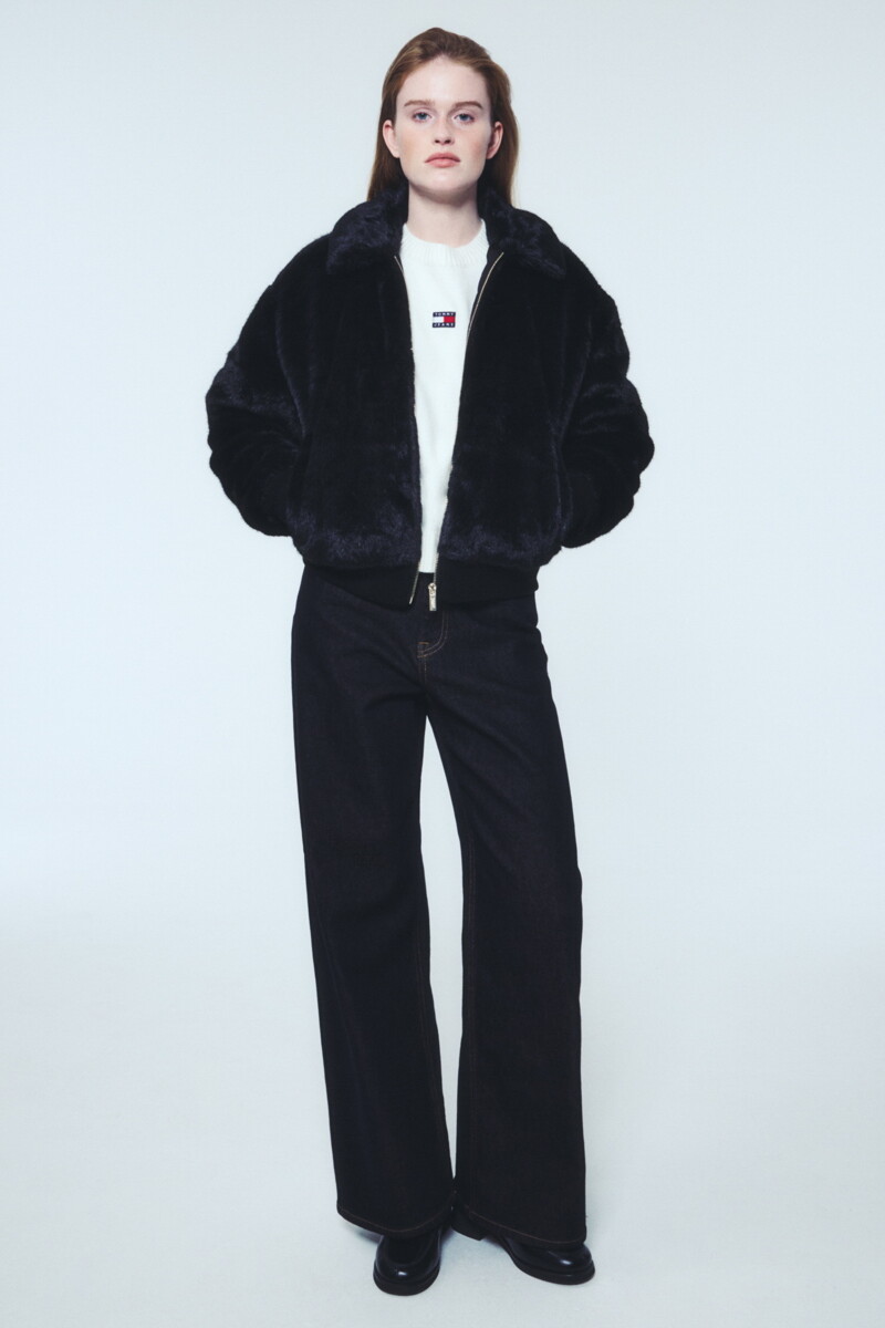 TOMMY JEANS 클레어 스트레이트 핏 브러쉬드 데님 팬츠